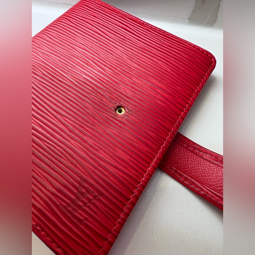 Louis Vuittom Epi Wallet - Picture 2 of 16